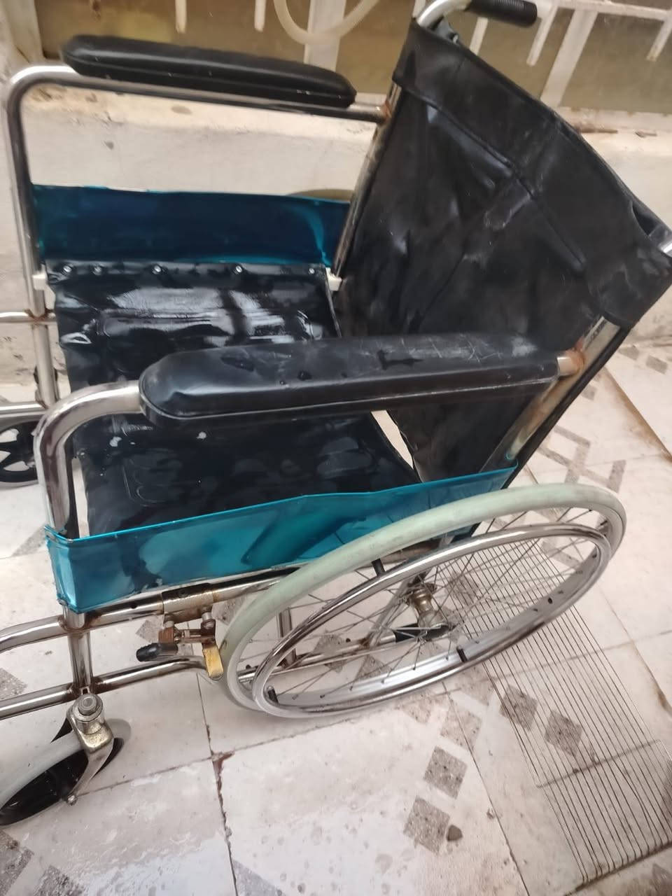 للبيع عربانه جديده استعمال اسبوع مابيها اي ضرر السعر 100 وبيها مجال بسيط *********** مكاني كوت
