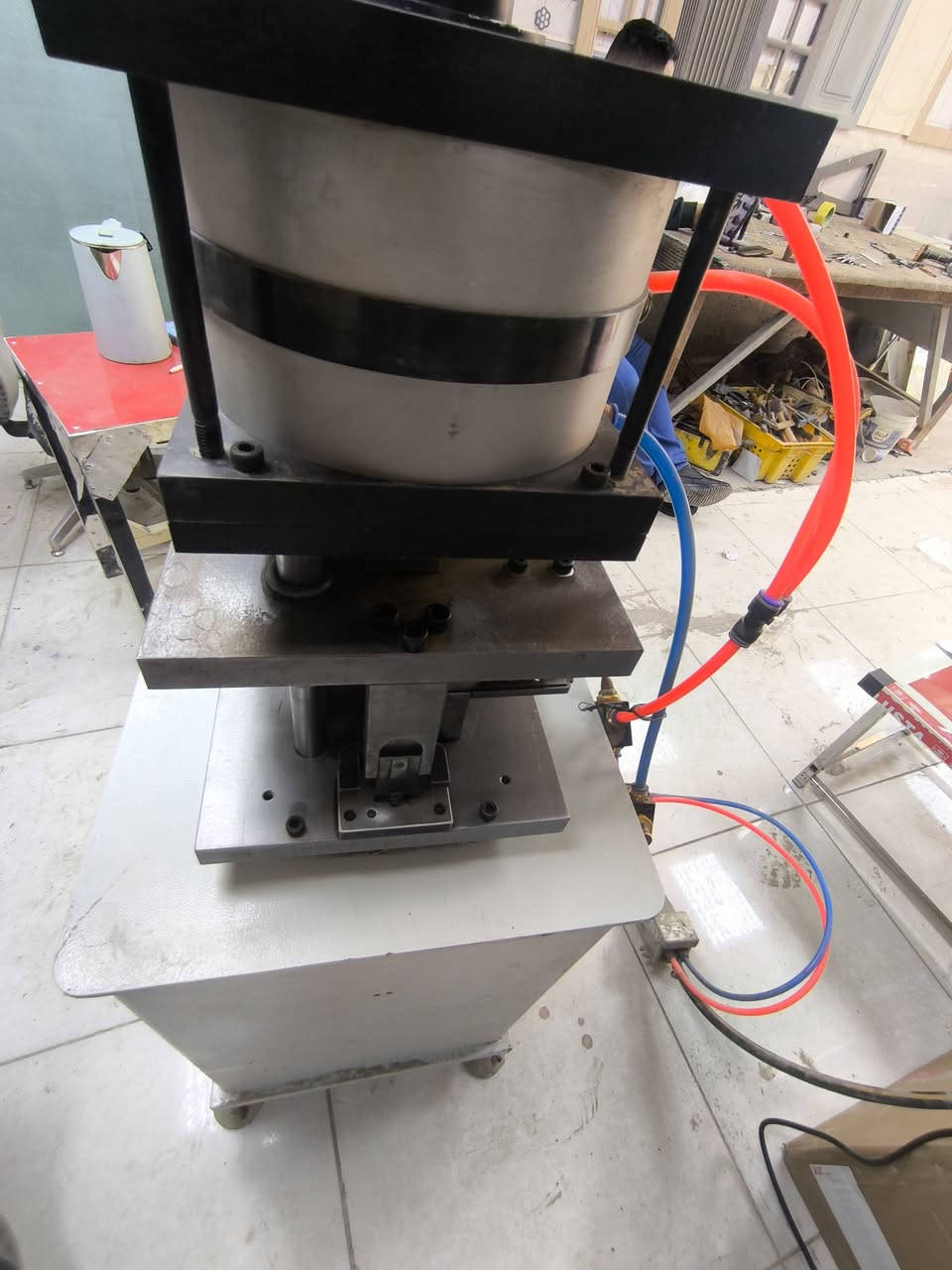 سلام عليكم ورحمه الله 
ثاقبه 5 في 1 للبيع 
مفصلي + وسلايت + واسبانيول + ومياه امطار + ول خامسه ماعرفها شنو استخدامها ابد للتواصل ***********
