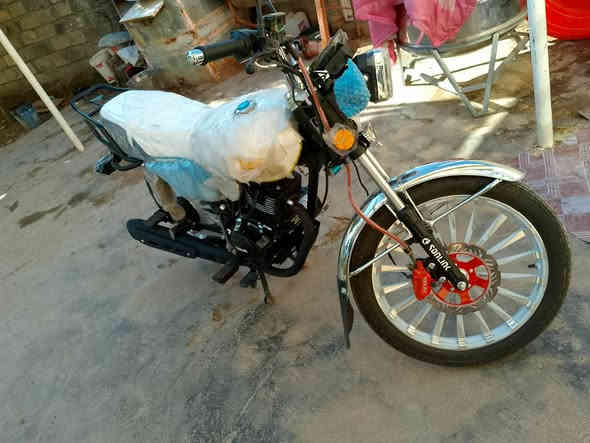 السلام عليكم دراجة للبيع موديل 2025 دراجة نضيفة والله بعدهة زيرو + وياهة صندوق+ بصمة +اوراق كامله المحرك 200 سي سي ياباني السعر  950 بيهة مجال  للاستفسار *********** واتساب
