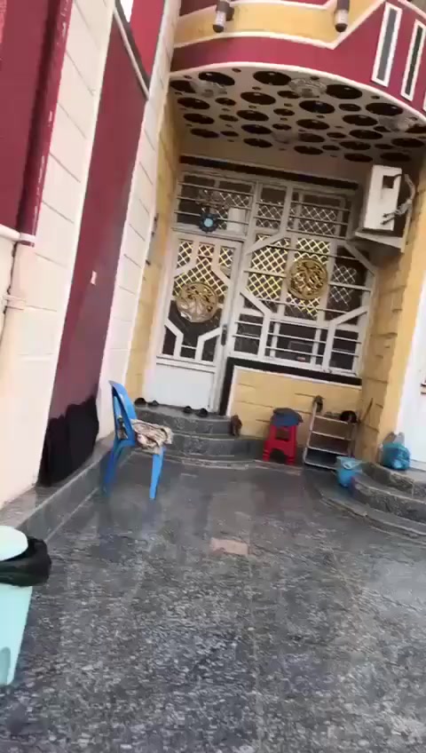 سلام عليك 
دار مساحه 300مكانه كربلاء الحسنيه العطشي 
خلف مسشفى الحسنيه العام قرب جامع الرسول 
دار مع الاثاث..تحتوي عل 6غرف نوم سويت موثثه ومكيفه 
صالتين وستقبال ملكي مع الاثاث مع الاثاث الدار لاتباع خاليه نوع العقار طابو صرف طابو صرف ال دار 
 واقع نهايه حي زهراء ..طابو صرف عثماني 
لا يباع قصد ولا يحتوي عل اي وريث 
مباشر مع صاحب العقار ***********
