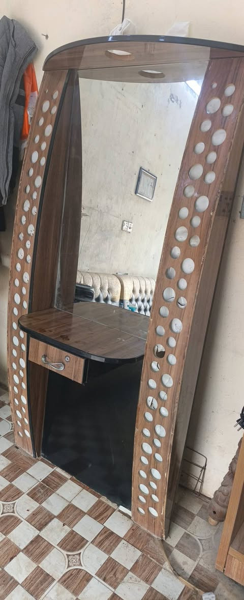 مراتين حلاقه ٢ للبيع سعرهن ٦٠ الف مكاني الشعب السريدات ***********
