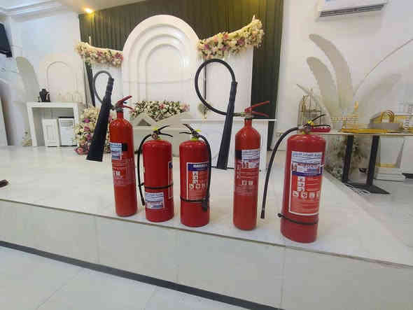 السلام عليكم متابعينا ... 🧑‍🚒🧑‍🚒
تم فحص وإملاء وصيانة مطافي الحريق التابعة🧑‍🔧
#للقاعة_الملكية الكاينة في منطقة الوسطى في قضاء حديثة
وتم نشرها من قبلنا بحسب تعليمات مديرية الدفاع المدني
عنوان الورشة 🏠  الانبار _ حديثة _ سايدين الحي العسكري 
                 مقابل كماليات تيسير للسيارات 
                 الهاتف//☎️ *********** 
-----------------------------------------------------------------------------
#ورشة_الفرات_الأعلى 
#مديريةالدفاع_المدني 
#قضاء_حديثة
