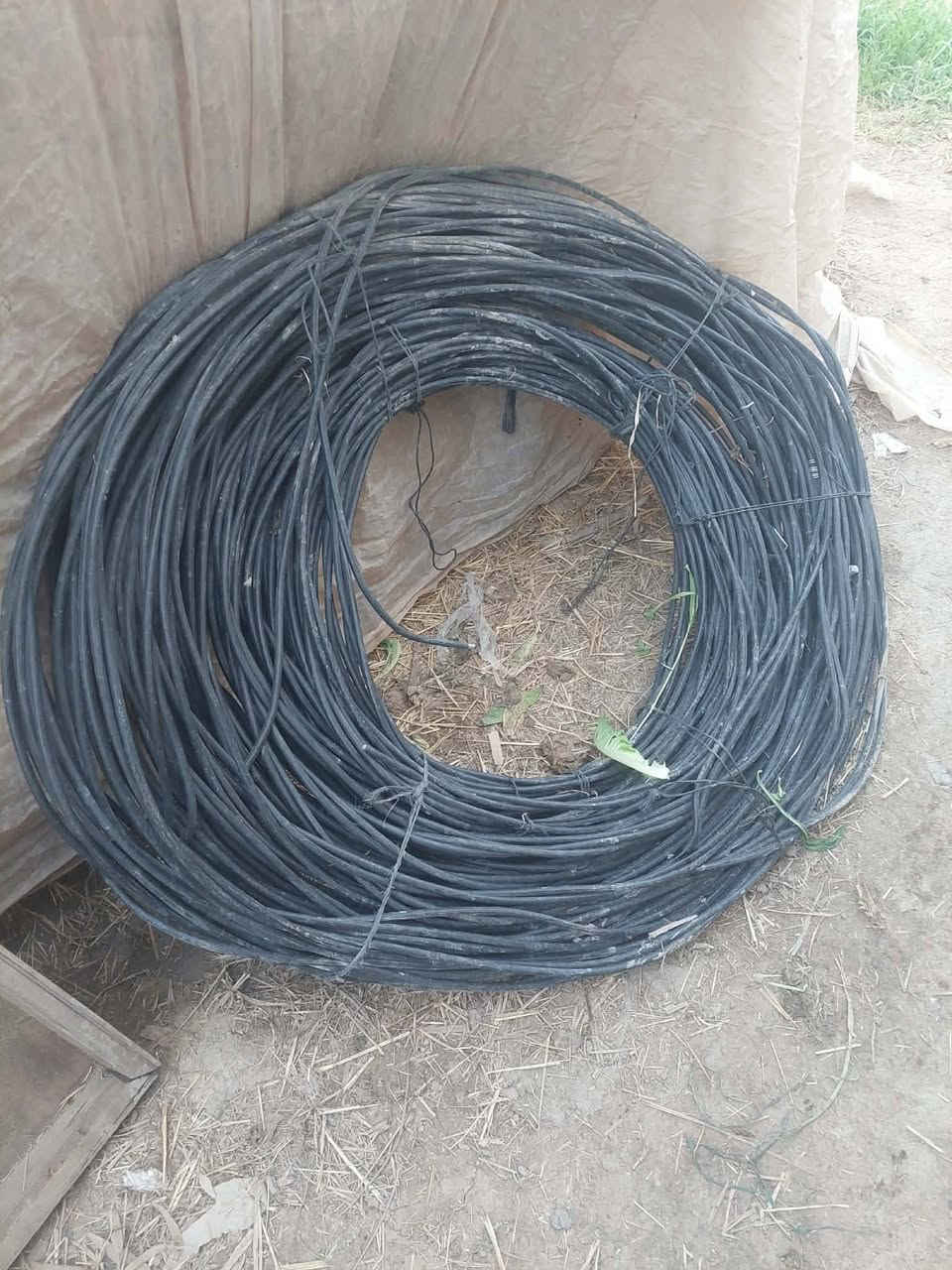 اسلام عليكم ظفيره للبيع طوله 230متر للاستفسار الاتصال على***********
