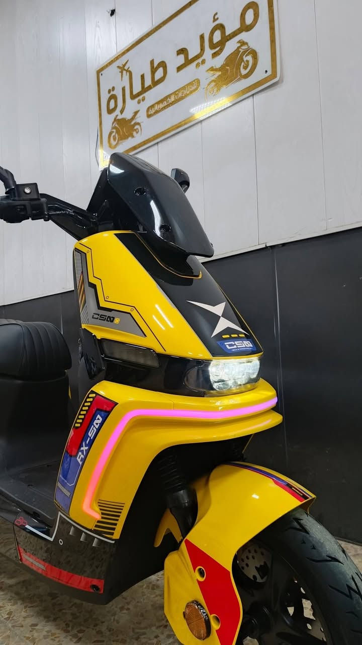 سلام عليكم دراجه 
HUODi الحديثه
ملف 2500
بطارية 50 امبير  72فولت 
شلعه وانطلاقه قوية
سرعتها 90 حقيقي
تقطع مسافة 100 كيلو بلشحنه الوحده الدراجه جديدة لاطخه ولا شخط والوصل مالتها موجود من مؤيد طيارة

***********
