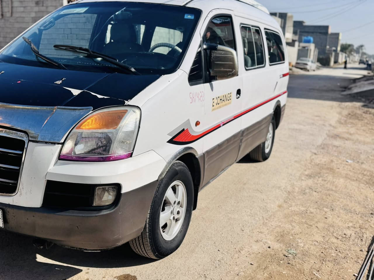 سلام عليكم ورحمة الله اخوان ستاركس للبيع فقط موديل 2007 رقم ديالى الجديد سياحي وليس مشترك شواصي امامي  وخلفي مكفولات مكينة صار يومين من طلعت من التجفيت تخم تاير صدر جديد بيه باب السايق مبدل وبيه مكانين صبغ بالصفحة اليسرى والباقي مكفول مكان السيارة ديالى بعقوبة سعره 85 وبيه مجال بسيط ***********
