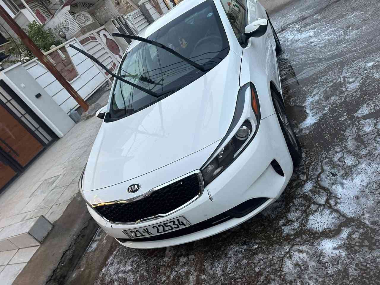 السلام عليكم
كيا فورتي 2018 للبيع لون ابيض صدفي محرك 2000 دوش الكير
 المرغوب رقم سليمانيه السيارة باسمي تحويل ماشية ٧٢ الف ميل حادث امريكا جنطة و صبغ الجاملغ الخلفي السونار و صور الحادث مرف بالمنشور السيارة كلش نظيفة ومهتم بيها 
عارضها 128 ورقة و بيها مجال بسيط 
مكاني بغداد حي الجهاد 
للتواصل خاص او على الرقم ***********
