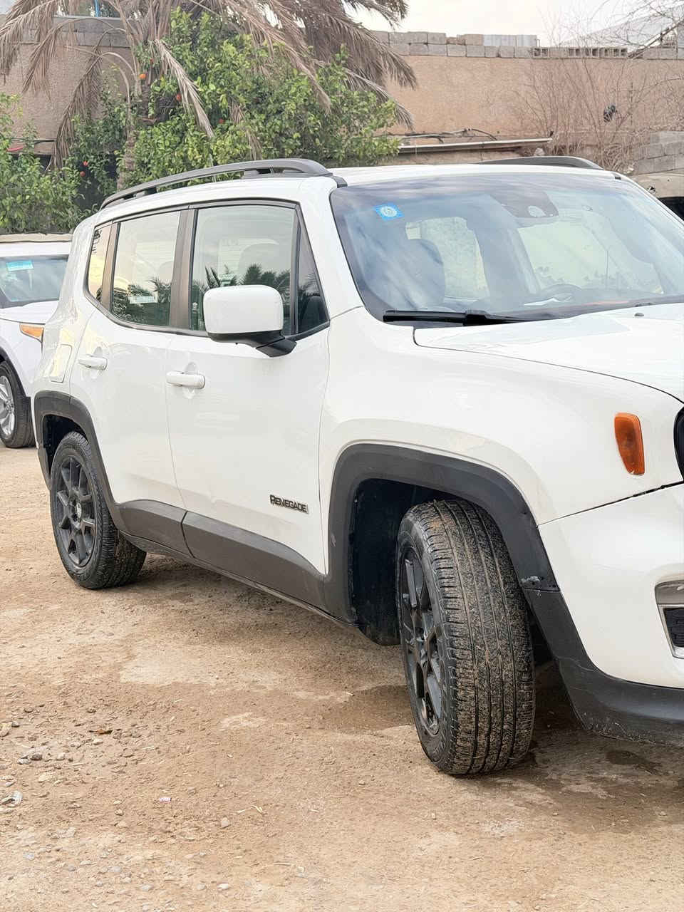 يا الله
السلام عليكم من رخصه الادمن المحترم 
جيب رنجيد 2020 رقم ديالى تحويل مباشر 
ماشيه 40 
بصمه 
داخل لونين 
مكينه 2400 مو تيربو مكينه عدله
ويل كروم 
شاشه جبيره 
كامره 
حساسات 
السياره بيه 3 قطع صبغ ايرباك ستيرن 
السعر 118 قفل قفل قفل 
العنوان ديالى تقاطع القدس 
***********
للبيع او المراوس
