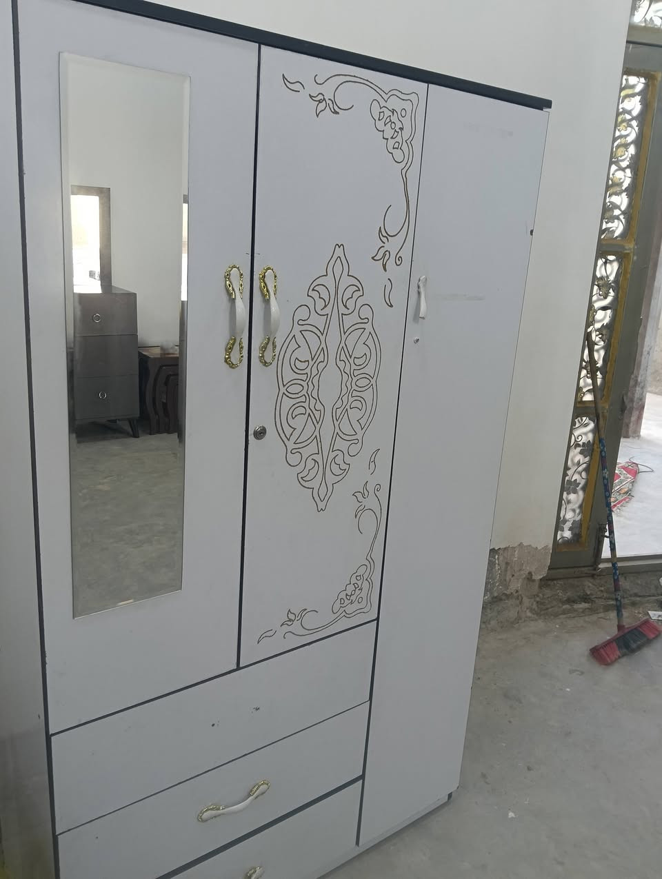 سلام عليكم غرض بيت اللبيع كلمن وسعره التواصل على الخاص او رقم *********** بي واتساب المكان بغداد جسر دياله الجديد @إشارة
