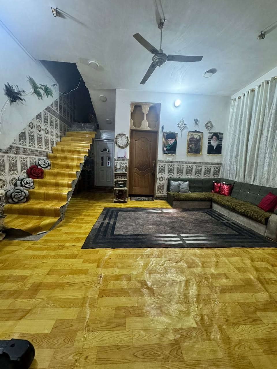 #مشتمل_للبيع 🏠 
مساحه 150 متر طابقيــن 
حي العسكـــــري ( زراعــي سند 25  ) ضهر صالون سميا

يحتـــــوي على :

- غرفتين نوم 
- صاله
- مطبخ 
-استقبال 

#السعر المطلوب 65 مليون  🛑

اي استفســــار ***********
