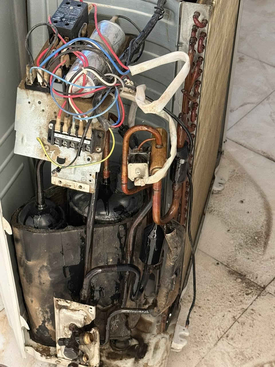 بعون الله وتوفيقه تم اليوم تنصيب السبلت لأحد زبائننا الكرام بأعلى درجات الدقة والاحترافية ✨❄️
ثقتكم بينا وسام نعتز بيه، وهدفنا دائماً تقديم شغل يليق بذوقكم وجودة تدوم وياكم 💪🔧
للحجز والاستفسار: *********** 📞�
‏
