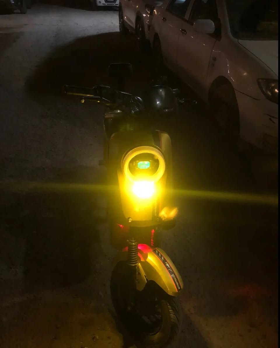 السلام عليكم دراجه r9 فول مواصفات ملف 1200 بطاريات 5  بيها نظام R العداد مالتها يقره 45 بس الحقيقي 70 اربع سرع لايت موخره وشاد بومه افضل السعر 350  وبيها مجال مستعجل على بيعتها مكاني بغداد العامريه الرقم *********** او راسل خاص موجود
