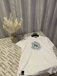 أديداس • مقاس L • عرض الصدر ٥٥