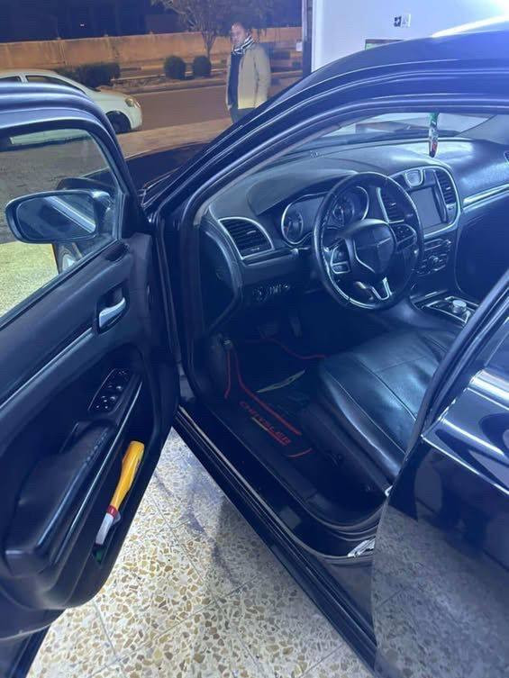 سلام عليكم
اوباما موديل 2018اصل
حادثها جاملغ خلفي وجنطه 
سيارة رقم اربيل باسم عربي 
السيارة كير حداديه كوله جديد 
مكان السيارة كربلاء حي الحسين 
***********
