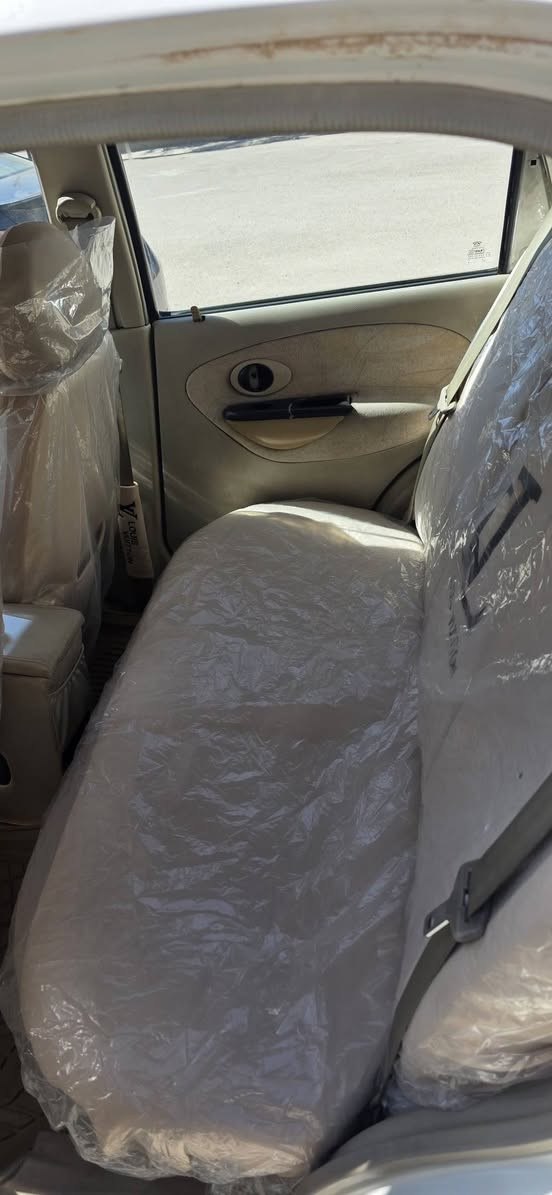 السلام عليكم 
سيارة كيو كيو  موديل  2009 سيارة نضيفه كلش كهربائيات شغالة تدفئة وتبريد شغالات رقم انكليزي 
كير دكم يعني مو العصا يوميه عاطل بيها جاملغ امامي مبدل جديد بلادي سيارة هزه جديده والسنويه لل 2027 السيارة باسمي شرط التحويل للاستفسار الاتصال على الرقم 
***********
