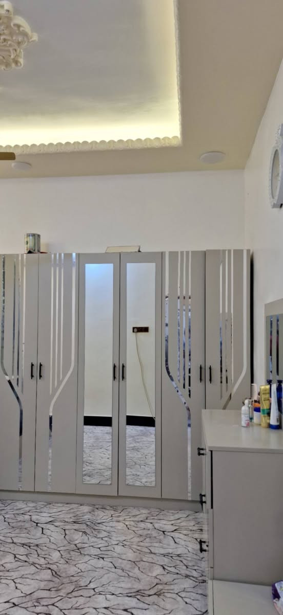 دار للبيع مساحه ١٠٠متر حي التحدي
اساس كونكريت بناء حديث طابوگ سقف كونكريت يتكون من ،

 استقبال 5.5 ×3 

مطبخ 5× 3.5 

صالة 4×4

غرفة 

منور 

ارضية بوسلين 

سقوف جبسن بورد كل البيت وانارة مخفيه 

السعر ٦٠ مليون مع المجال البسيط 

للاستفسار اكثر الاتصال على الرقم او راسل واتساب ***********
