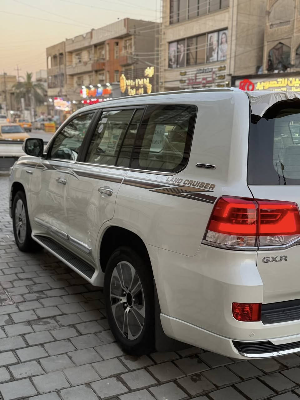 السلام عليكم
للبيع تويوتا لاندكروز 2021 فئه  GXR وكاله جيهان زيرو ماشيه 3 الف حقيقي على الفحص السياره جديده لوك فول مواصفات واحد على واحد محرك 6 سلندر 4000

8ارباك رقم اربيل الدولي بسمي غراضها بعدهن بالجيس مامستخدمات للستفسار الاتصال *********** مكاني بغداد
