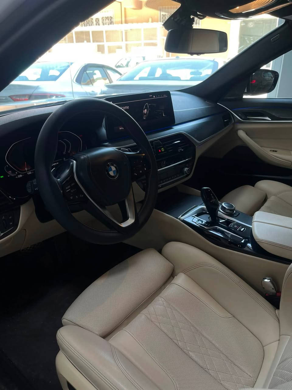 Bwm 530i  luxury
2022 

فول موصفات 

السياره بها شويه باب ￼ السائق صبغ

‏عنوان دهوك معرض ريان للتواصل عن أرقام التالية

‏***********

￼
