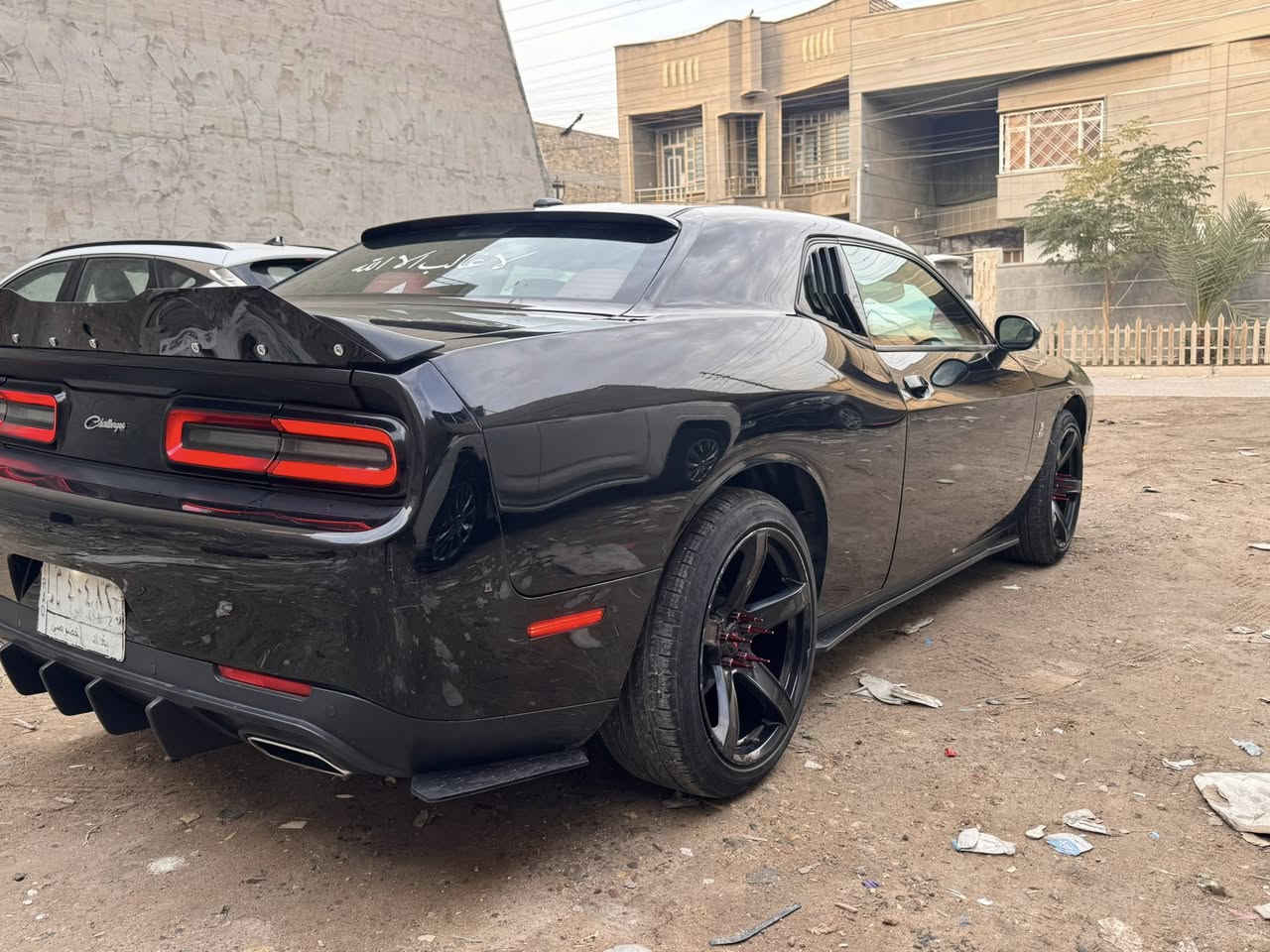 تشالنجر موديل 2017 
مواصفاتها 
تشغيل عن بعد
شاشه كبيره + كامرة 
ويل 20 
ويل كب نجمة خسفة قويه 
و بعد مواصفات SXT المعروفة
كير مكينه مكفول
حداديه السياره جيدة 
كشن كهرباء 
بنيد هيلكات 3 فتحات 
تبريد ثلج ماشاءالله 
مكان السياره بغداد
***********
