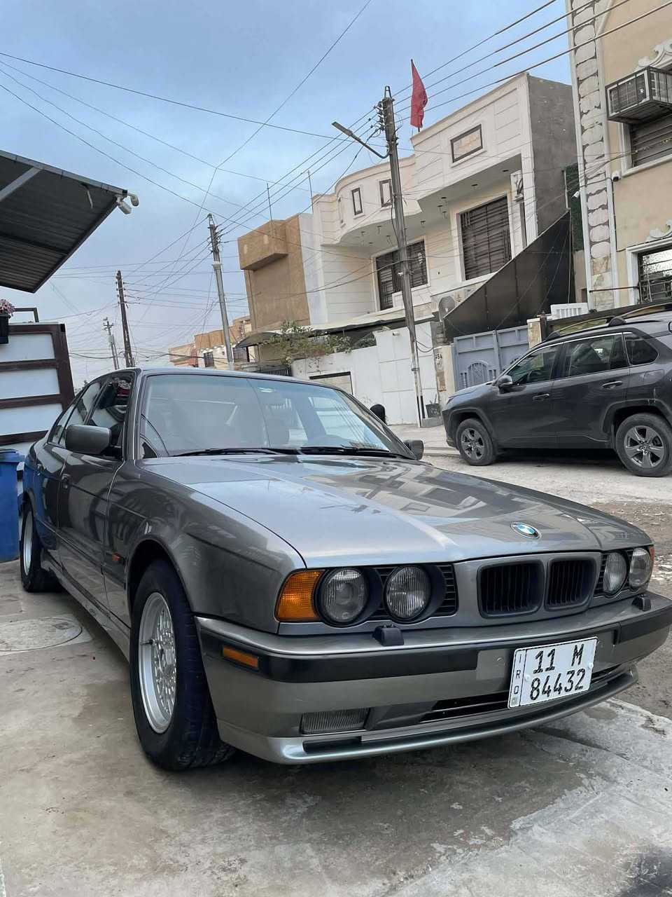 السلام عليڪم ورحمة الله وبركاته
بيئم ٥٢٥ رقم بغداد وارد يابان 
سياره علا وضع الشركه مكفول كفاله عامه فقط صبغ جماليه فقط لاتبديل ولاحادث  بدون قطره خياس ولاتعمير   
فول لفول عده الفتحه 
مكينه مسكر عدل ٢٥٠٠
تبريد  تدفئه  زنون 
تدفئه كشنات  كشنات كهرباء 
تخم تاير حته لسبير ويل كب 
سعر ٨٨بيهه مجال بسيط 
مكان السياره بغداد 
***********
