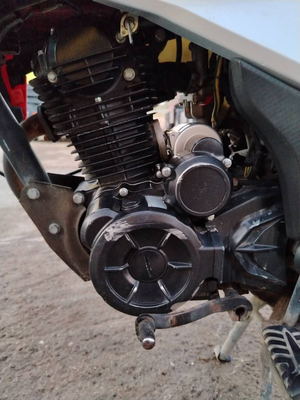 السلام عليكم
loncin CR1 sport 
دراجه فول مواصفات كفاله عامه من التاير للتاير كله عله وضع البلادي محرك سبانه مادايسته 200cc /گير6 كهربائيات كله شغال دراجه شلعه ومعدل نگره سلف بكل وقت
مكانه الرمادي الصوفيه قرب جامع الوارث مو الواثق الوااارث فلكة البعلوان 
(بدون اوراق) 👍🏻
السعر💲💲. 900 وبي مجال قليل
رقم الهاتف.. ***********
