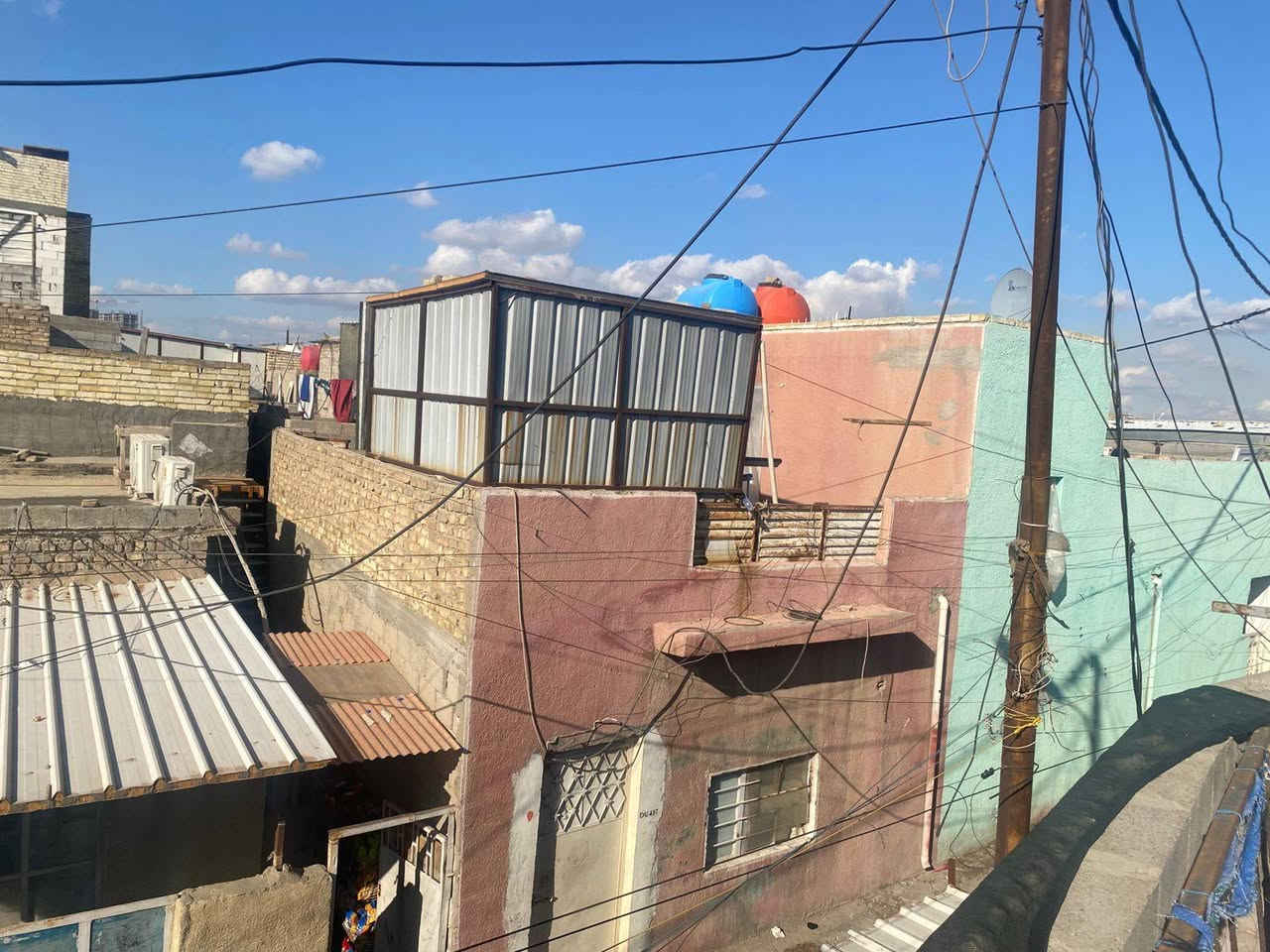 السلام عليكم بيت جديد للبيع مساحة ١٢٠ مربع جبهة ١٠ ونص
بيت للبيع مساحة 120 متر ، صليخ ال ٦٠٠ قرب الجسر ال ٦٠٠  بستان اليهودي 

مكاتبة فقط ماء كهرباء وطني مجهز كل البيت كيبلات كهرباء مكيف أو سبالت السعر ٨٠ بيه مجال 

التفاصيل أكثر على هذا الرقم ***********
