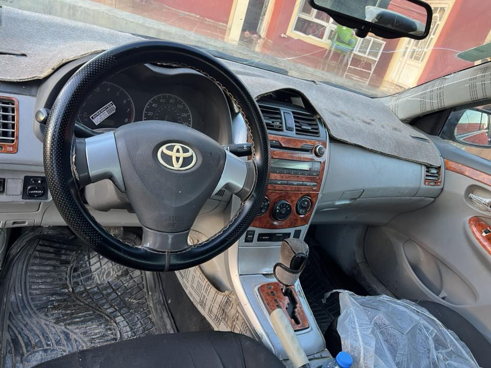 الــسلام عليكم
كورلا 2009 امريكي لـون اسود 
 محرك 18 
بيها 3 قطع وابيعه حزام ورقم دولي اربيل بسمي
السعر (100) وبيها مجال 
المكان الشرقاط 
الرقم***********
