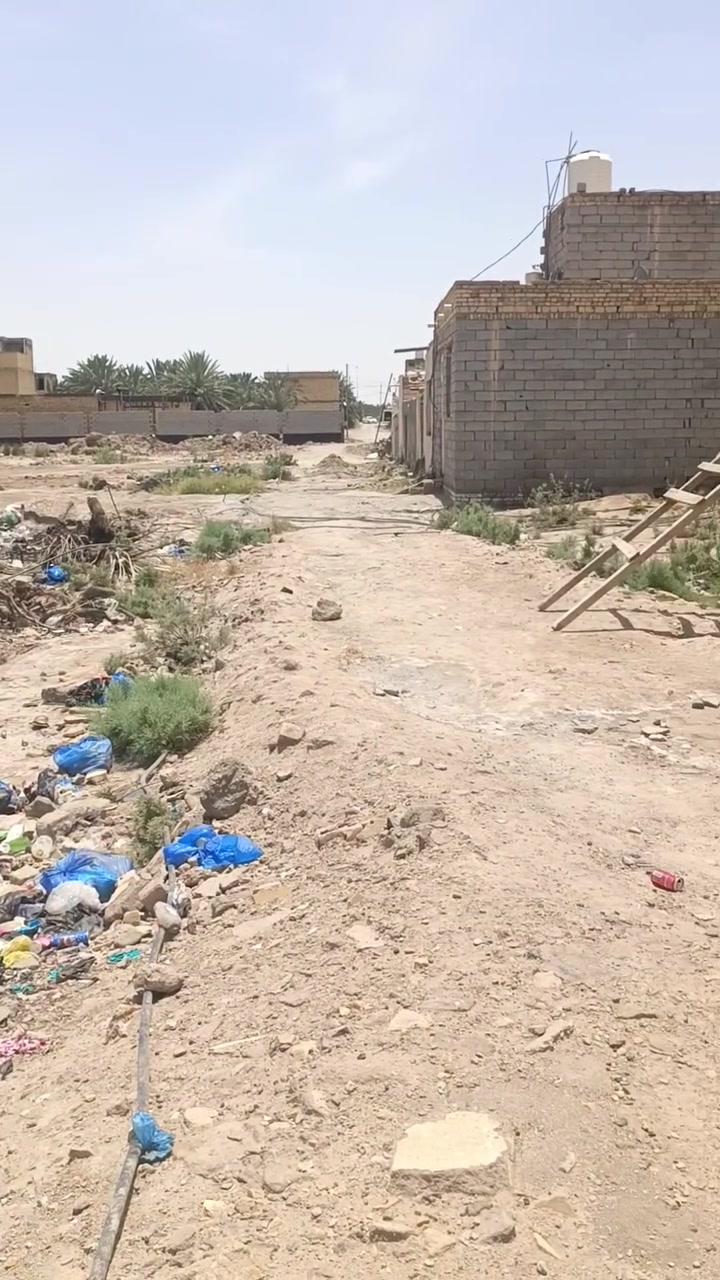 بيت منطقة الصخيين قبل جسر الحولي بعد شارع حسينية الإمام الغائب يبعد عن الشارع العام تقريبا 150متر وعن طريق الحولي تقريبا 160متر مساحة البيت 122البناء بلوك كهربائي تفاصيل البيت موجوده في التصوير للاستفسار الاتصال ***********
