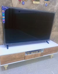 بلازما جنرال كولد سمارت  حجم ٥٥ استعمال قليل مع الميز  السعر ٣٠٠ وبيها...