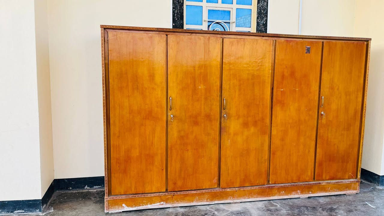 السلام عليكم يوجد كنتور للبيع خمس بوب طابق واحد السعر 250 وبي مجال الستفسار على هاذ الرقم ***********
