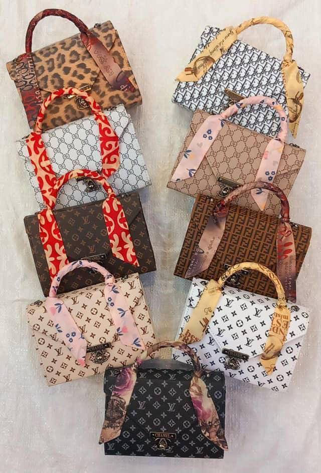 حقائب نسائية كوالتي عالي موديلات تجنن والأسعار مناسبه السعر القطعة 5الاف وأيضا متوفر جمله الأسعار مناسبة متوفر توصيل الجميع محافظات العراق بس 5الاف التواصل معنا ع واتساب ***********
اساعو بالحجز قبل نفاذ كميه محدودة السبب الوضع حدود مسدودة ماكو اي بضاعة اهل البيجات او محلات اخذو قبل العيد
