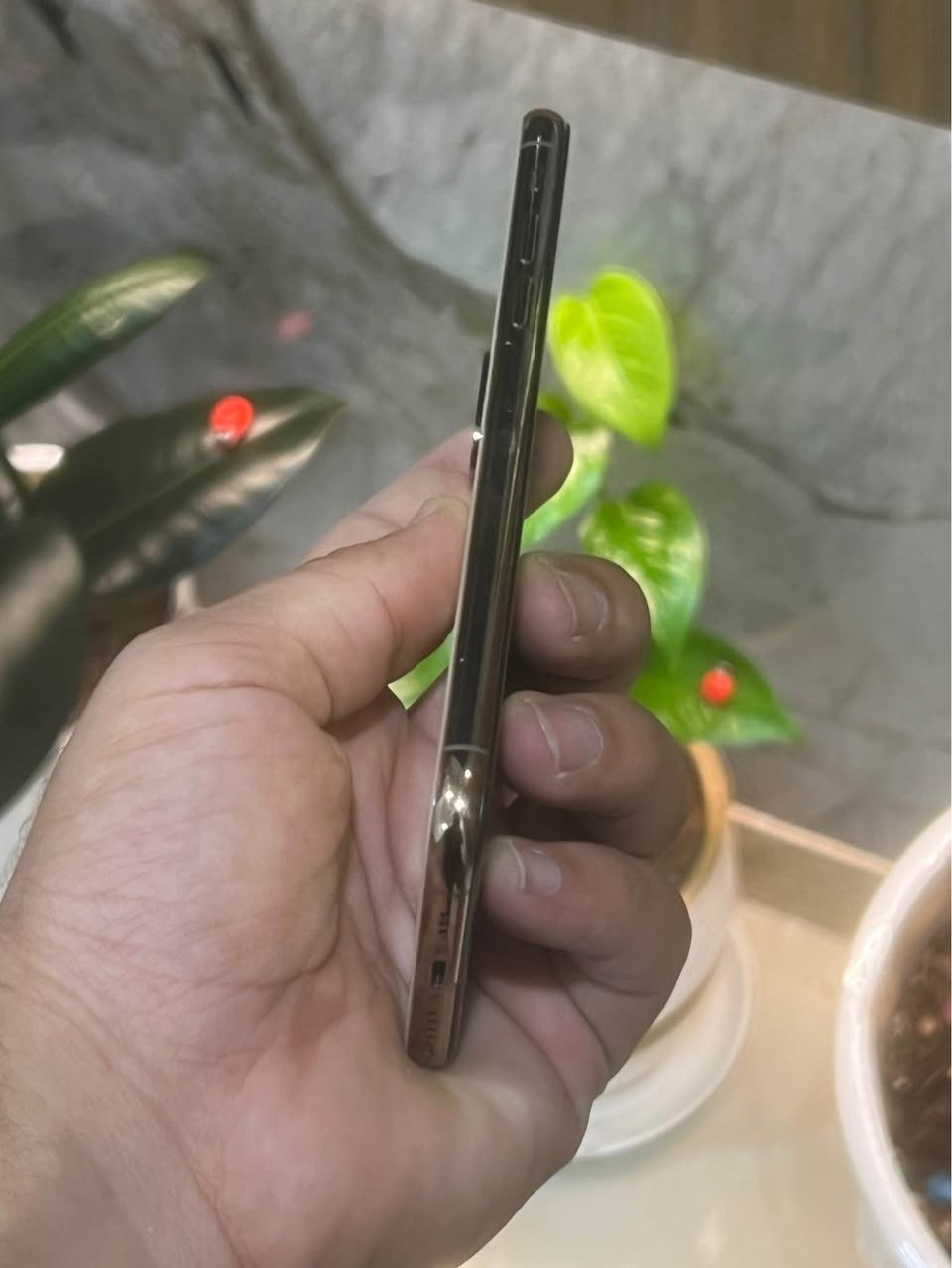 السلام عليكم اخوان 
ابفون XS
الجهاز ممبدل بي ولا قطعه 
بطاريه 74
ذاكرته 64
مشاكل الجهاز فقط الكامره الخلفيه تهز وفيس ايدي واكف فقط والفطر البشاشه 
السعر 130
مكاني بغداد الغزاليه 
رقم هاتف او واتساب :-*********** بغداد, العراق
