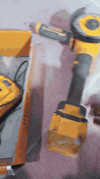 كوسرا شاحن بطارية وحده للبيع السعر ٥٠قغل ***********
