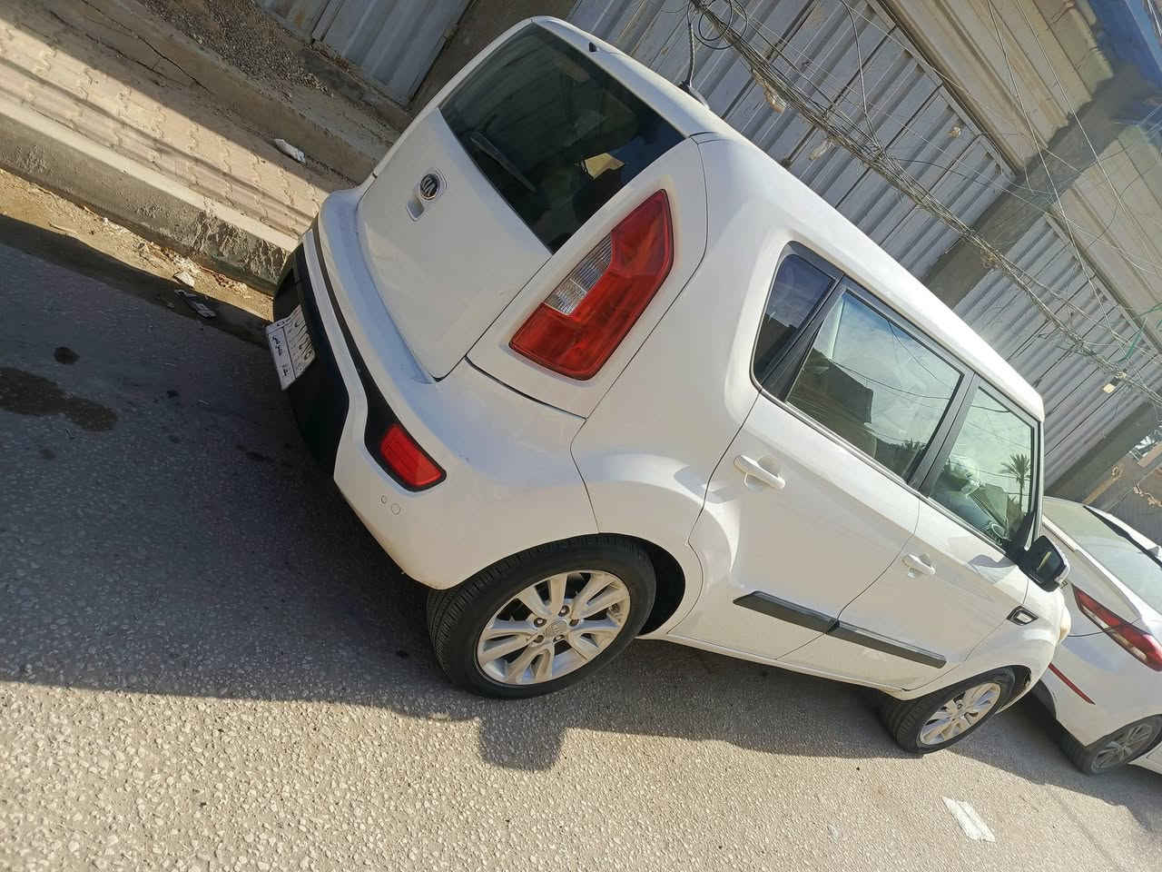 كيا صول موديل 2013 وارد امريكي مكينة 2000 دوش رقم بغداد ماشيه 107 فقط  تحويل مباشر فوول تحكمات بلوتوث حاكيه كروز سرعه محرك كير تبريد صدر مكينة كير كله جديد تبريد تدفئة دوشمة تايرات كله جديد بيه 4 قطع والباقي كفالة عامة والسونار موجود مع الصور السعر 110 وبيها مجال ..
العنوان : كربلاء قضاء الحسينية منطقة العطيشي 
هاتف : ***********
للبيع او المراوس
