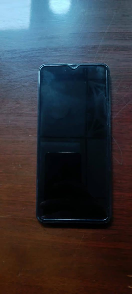 موبليل ريلمي نوت 50 للبيع نظيف جدا مستعمل 128 سعر80 الف بيها مجال بسيط اتصال على الرقم ***********
