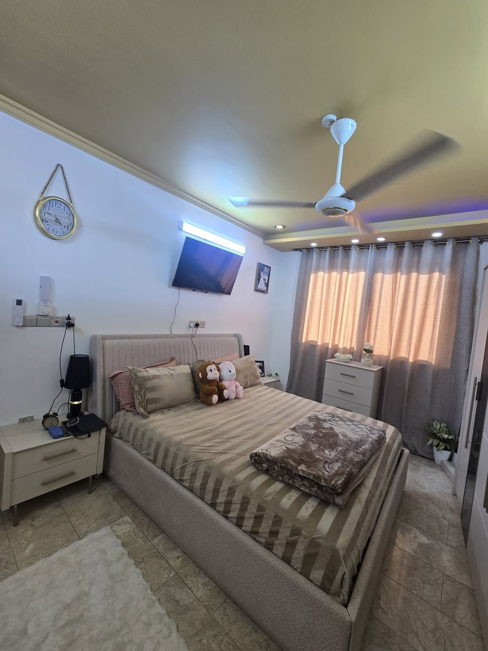 دار حديث VIP للبيع | الكريعات - منطقة القصور 🏡

🌊 موقع مميز 300 متر عن نهر دجلة
واجهة 7م | شارع 8م | مساحة 100م

5 غرف نوم + استقبال + مطبخ ✅
3 صحيات | تشطيب مرمر درجة أولى ✅
جاهزة للسكن مباشرة ✅
سند ملك صرف زراعي 2025 ✅

السعر: 240 مليون قابل للتفاوض البسيط 💰

شركة أصل الجوهرة للعقار والمقاولات
بإدارة: أوس وياسر البحراني

*********** 📞

إذا عجبك الفيديو سوي لايك ومتابعة، وشاركه للي يدور بيت راقي 🔥
