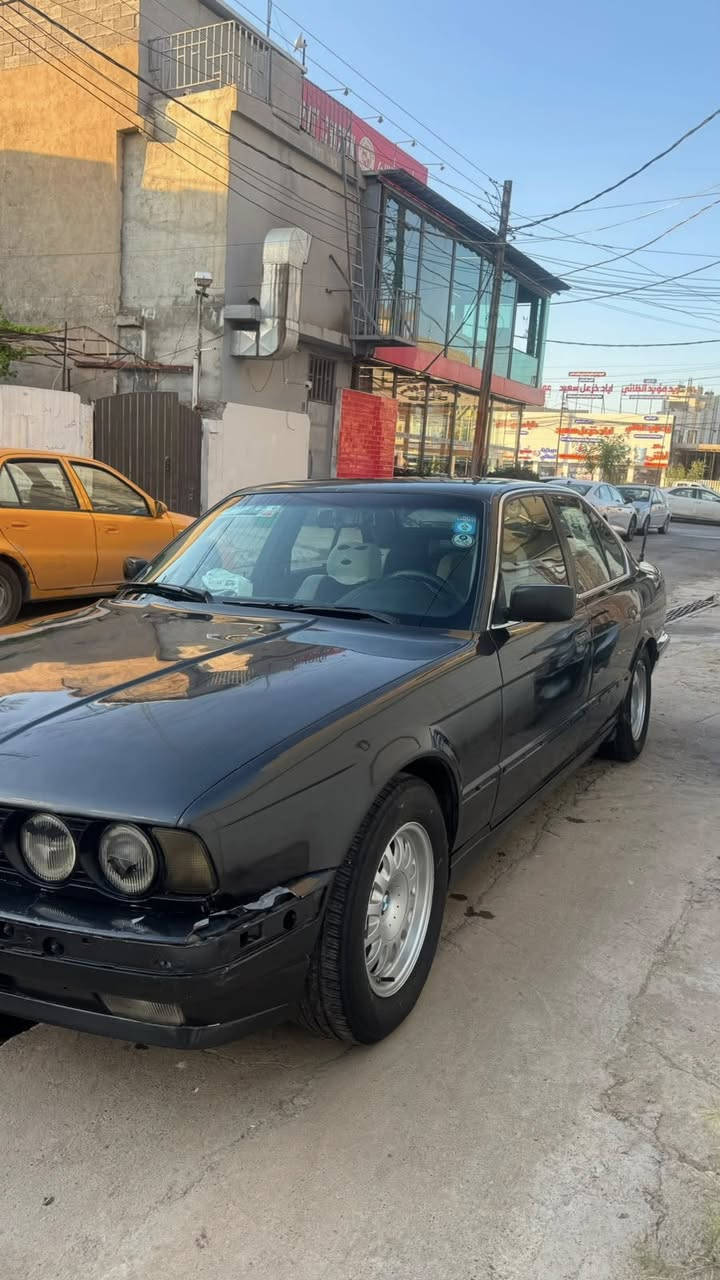 BMW525i اصل بليته
موديل 1991 كير محرك شرط اكسل خفيف رون ناصي يعني تنسى شنو رون طخم جديد شاشه كار بلي غرفته حلوه بدون ضربه بدون معجون يعوزها ترتيب للدعاميه الامامي شرط التحويل اني الشرعي مكاني موصل حي المثنى 

شراي اتصل:-

***********

***********
