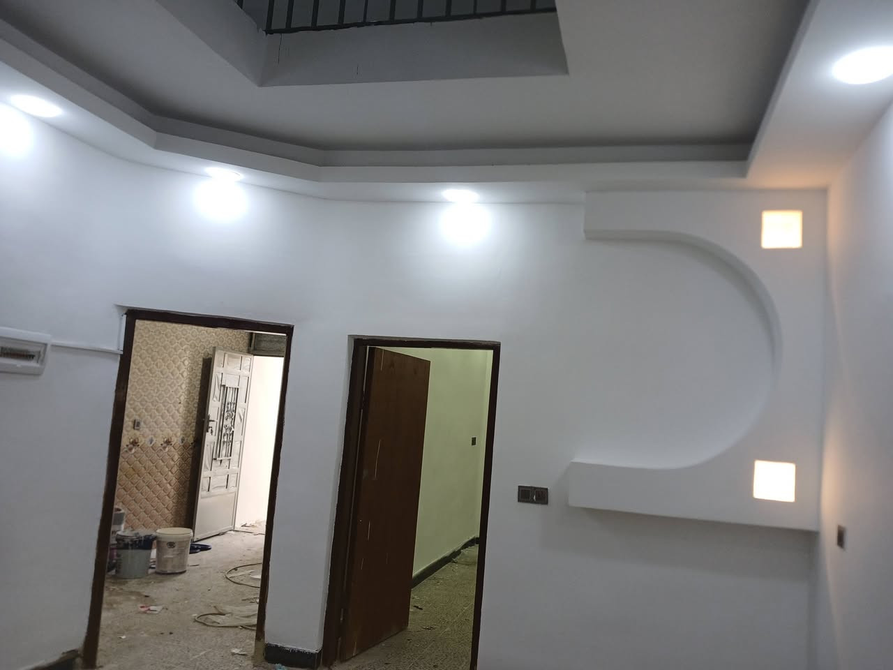 مشتمل البيع حي جبيريه الثانيه قرب سوق مريدي طابقين ٤غرف الطابق الأول غرفة وصاله ومطبخ ستقبال كراج صحيات الطابق الثاني ٣غرف وصاله كبيره سنه البناء ٢٠٢٣ المساحه ١٢٥م للستفسار اتصل ***********
