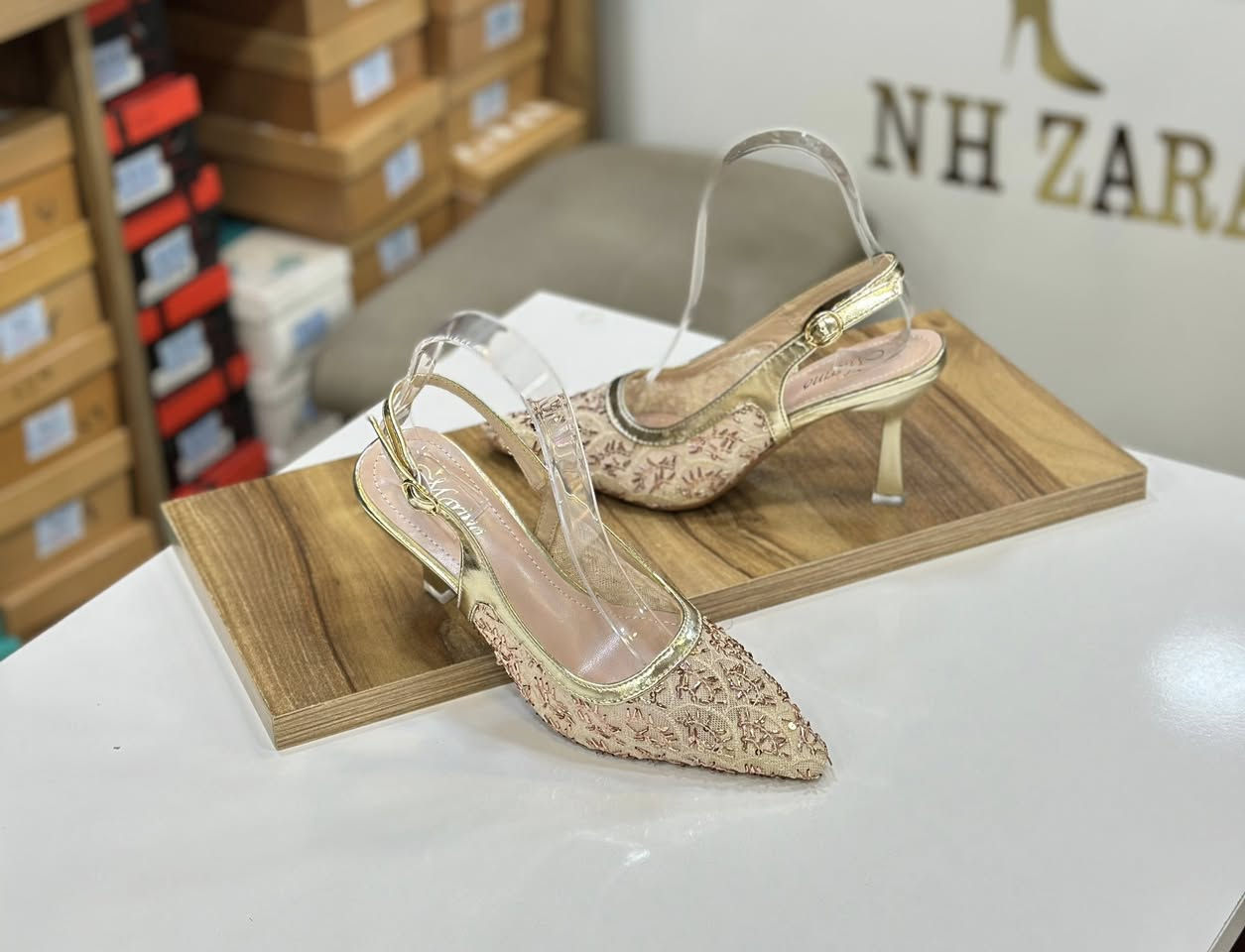 الموصل / الزهور - مجمع عزيز فتحي ط3 💐
تالقي بأجمل اطلالة مع NH ZARA 🥰🌹

 القياسات 37 الى 41 ✅🌺
السعر 18 الف فقط 🌸😍💵💵
جميع الموديلات الدبان والارضية طبي 💐💐

تألقي بآجمل اطلالة وحصريا لدى NH ZARA 🥰💕

يتوفر خدمة التوصيل داخل الموصل وجميع المحافظات🚕🚕

يفتح المحل يوميا من الساعة 11 صباحا لغاية 10 مساءا ⏰⏱️


**إذا كنت صاحب هذا الإعلان وتريد حذفه لأي سبب، رجاءا أرسل رسالة إلى الدعم الفني**