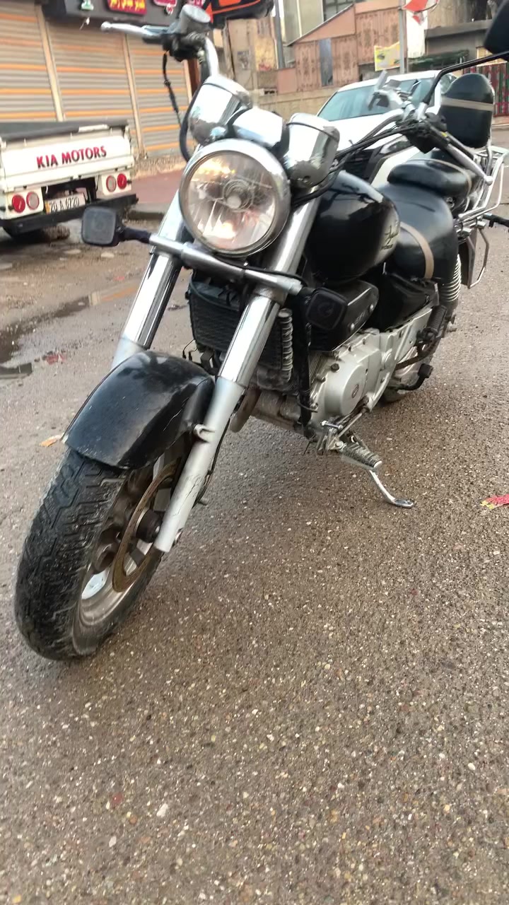 سلام عليكم شباب هايسونك مديل 2014 تكدر تكول دراجه وكاله مكينه  صبانه ما لايحتها الغب شغلات بيها بلاديه 
-نوزل كهربائي 
-5 نمر 
-ستان كهربائي 
-حجم محرك 250cc اقتصادي 
-صناعه كوري 🇰🇷
-سعرها 1,450 
دراجه بيها منفيس دخول صاحبها المنزلها من معرض صديقي ، دراجه ما متعوبه اروح بيها للمدرسه ورجع 
الاستفسار *********** @جميع
