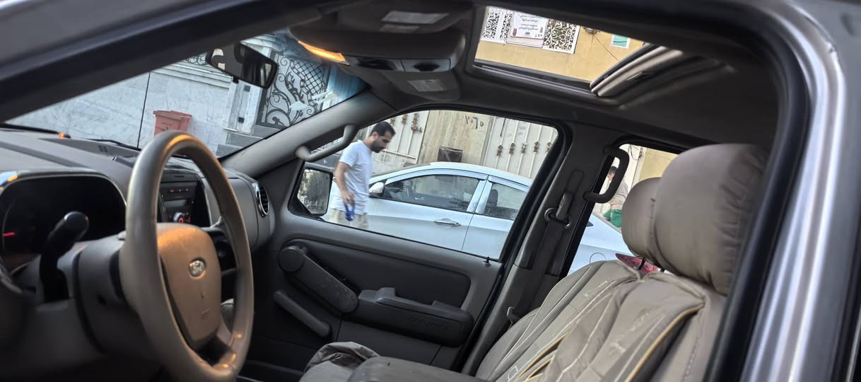 للاتصال*********** واتس اب 
مكان سيارة في اربيل
سيارة بى ثلاث قطع صبخ جانبى
سنوية وفحص وهززة جديد
تبريد مركزى ثلاث قطع تبريد ثلج
سيارة سبعة راكب
دبل اكسل
كشنات تدفئة
تاخم اطارات ميشلن فرنسى
محرك و كير اوروبى مامفتوح
حدادية مئة بل مئة أربيل, العراق
