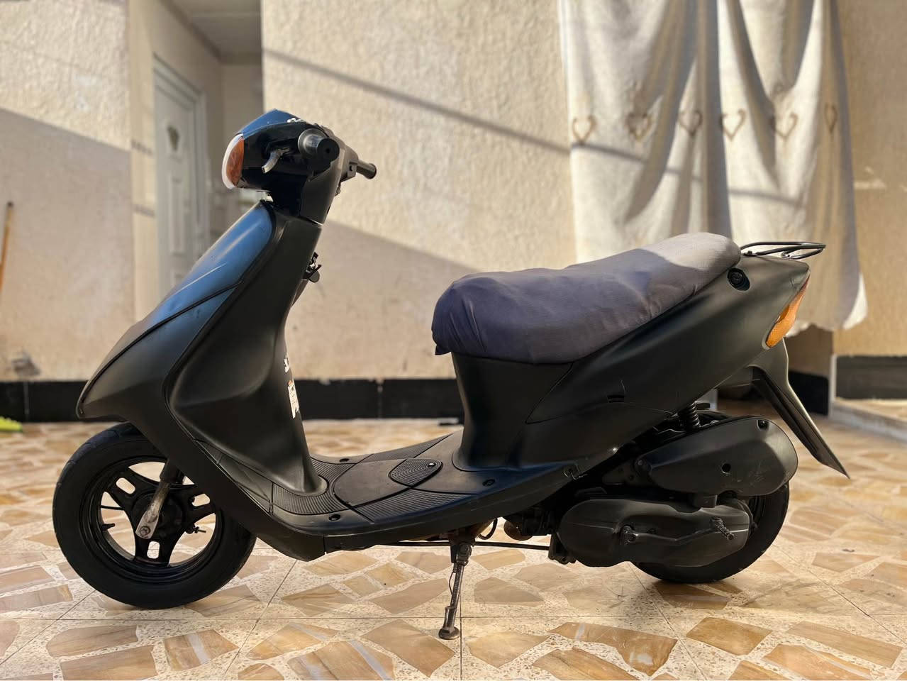 سلام عليكم ، دراجة سازوكي رياضي للبيع سرعة 60 . الدراجة اوراق سعرها 300 وبيها مجال  
*********** عمارة, ميسان
