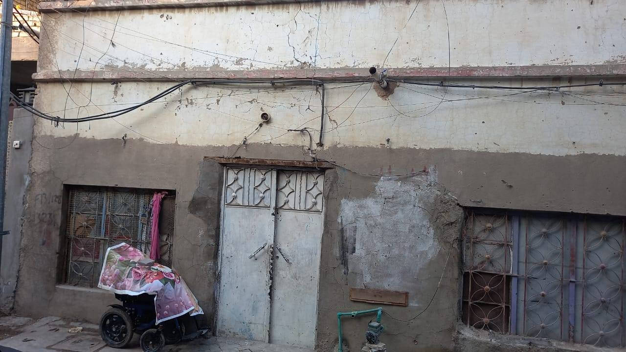 السلام عليكم
بيت للبيع في مدينة الصدر قطاع 19 مقابل مصرف الرافدين او نادي الحكيم قطعة كاملة 144 متر واجهة 8 ونزال 1888

القطاع مبلط مقرنص يبعد عن الركن ٧  بيوت فقط 

الطابق الارضي يحتوي على حوش كبير واستقبال وصالة وغرفة نوم ومطبخ ومنور وخدمات
السعر 180 وبي مجال بسيط

للتواصل *********** واتس اب
