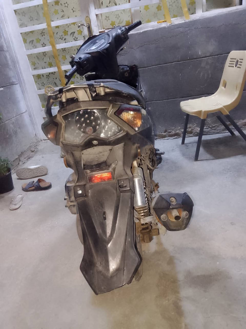 السلام عليكم ورحمة الله وبركاته..
🏍️ **دراجة كامكو G4 للبيع** 🏍️
 * ✨ **النظافة:** الدراجة بحالة نظيفة جداً (الكفرات بحالة ممتازة).
 * 🛠️ **الشاصي:** مكفول بضمان كامل.
 * ⚡ **الكهربائيات:** شغالة ومكفولة بالكامل.
⚠️ **ملاحظة مهمة جداً للأمانة:**
الدراجة حالياً **طافية** وتحتاج إلى فحص أو تصليح بسيط.
📞 **للتواصل والاستفسار أو معرفة السعر:**
يرجى مراسلتي على الخاص أو الاتصال مباشرة على الرقم:
***************
عنواني كربلاء  المقدسه
