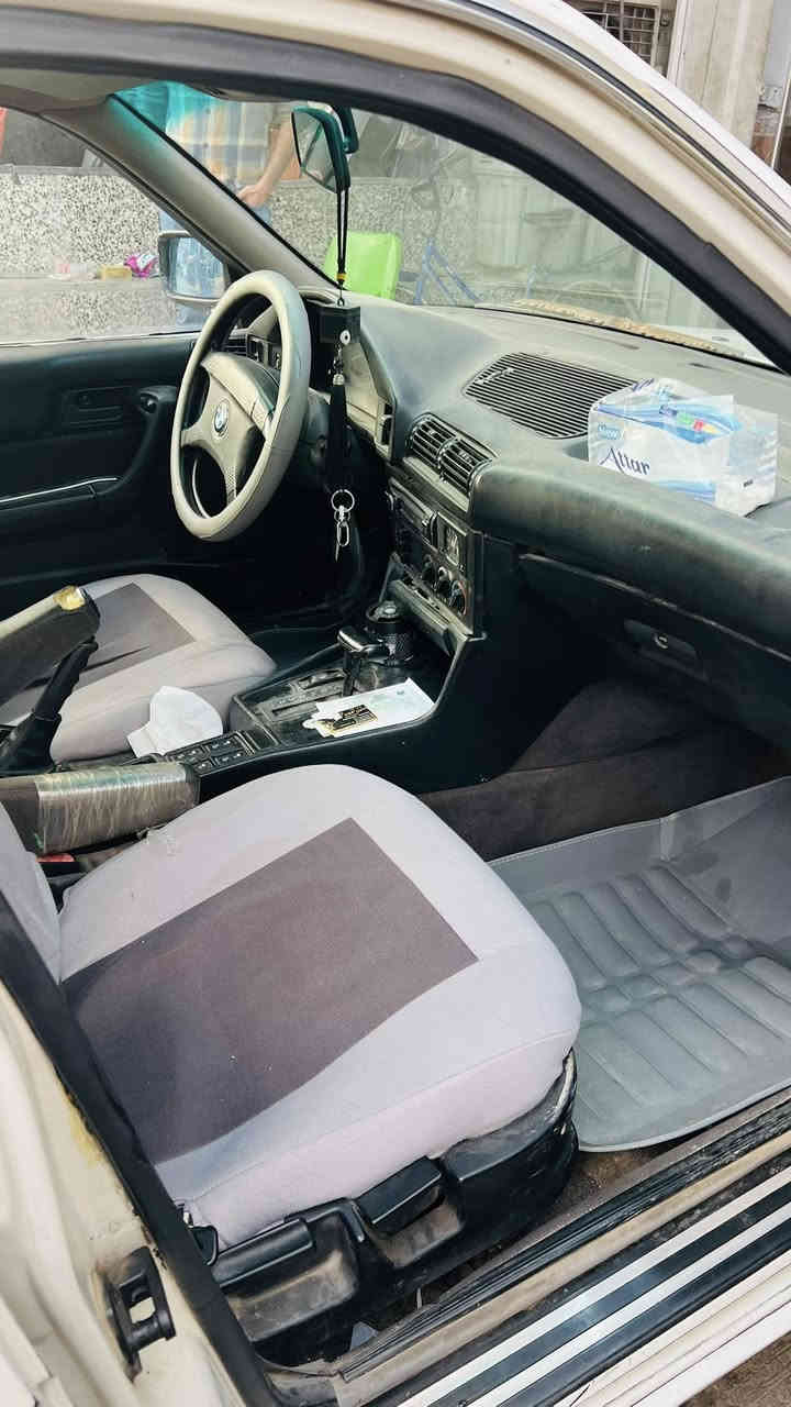 سلام عليكم 
بي ام موديل ١٩٩١  سياره مصبوغه كلهه 
جاهزه من كلشي 
مكينه وكير ففتي سلايت روف شغال تبريد شغال 
رقم بغداد انكليزي 
تحويل ثاني يوم مكان السياره  بغداد النعيريه 
السعر 42 
***********
