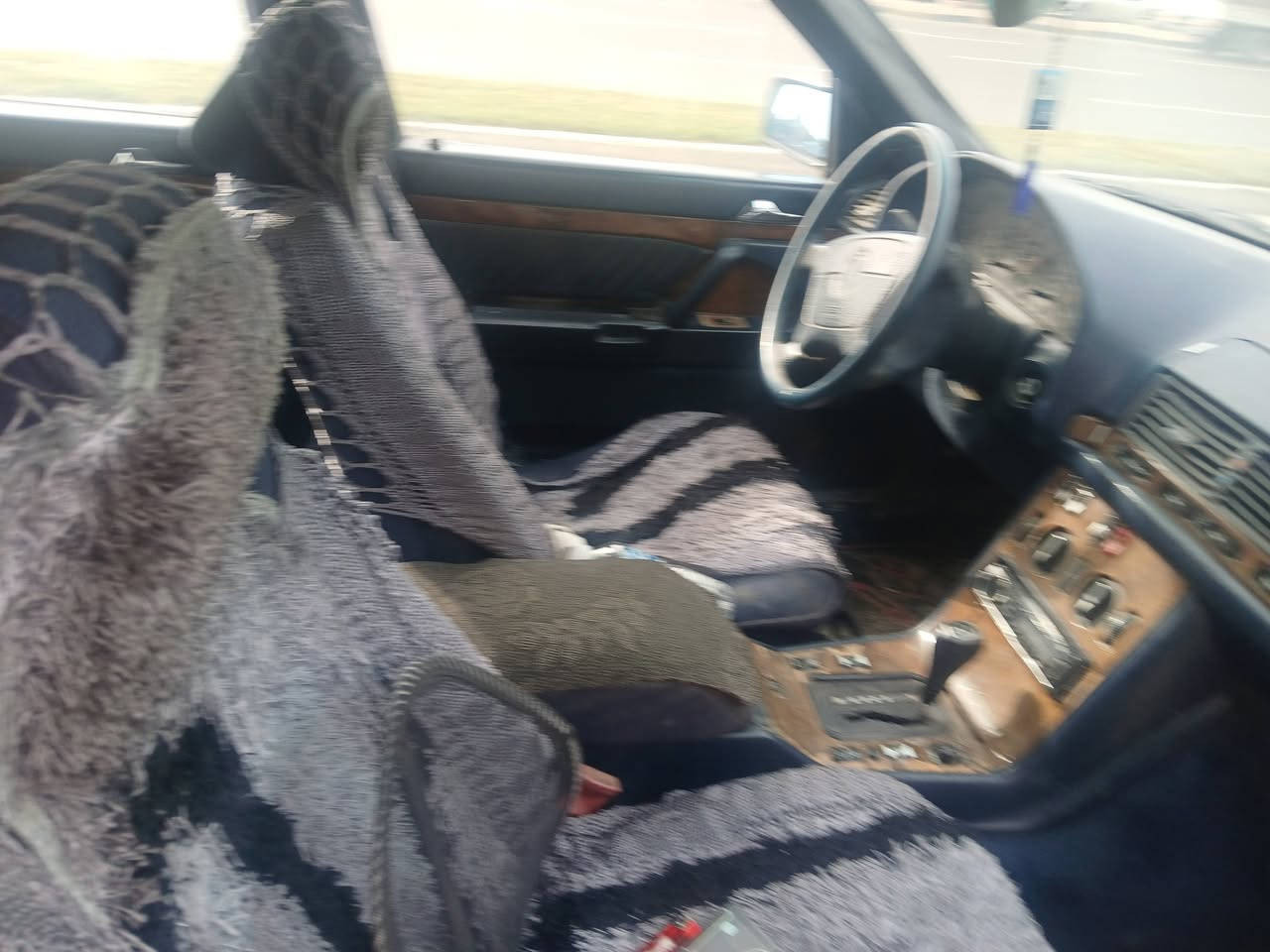 مارسيدس شبح ٩٢ السياره بلاديه مكاني البياع تبريد ثلج حجم ٣٢٠ تابوت بيع او مراوس السعر  ٦٥ ورقمي ***********
