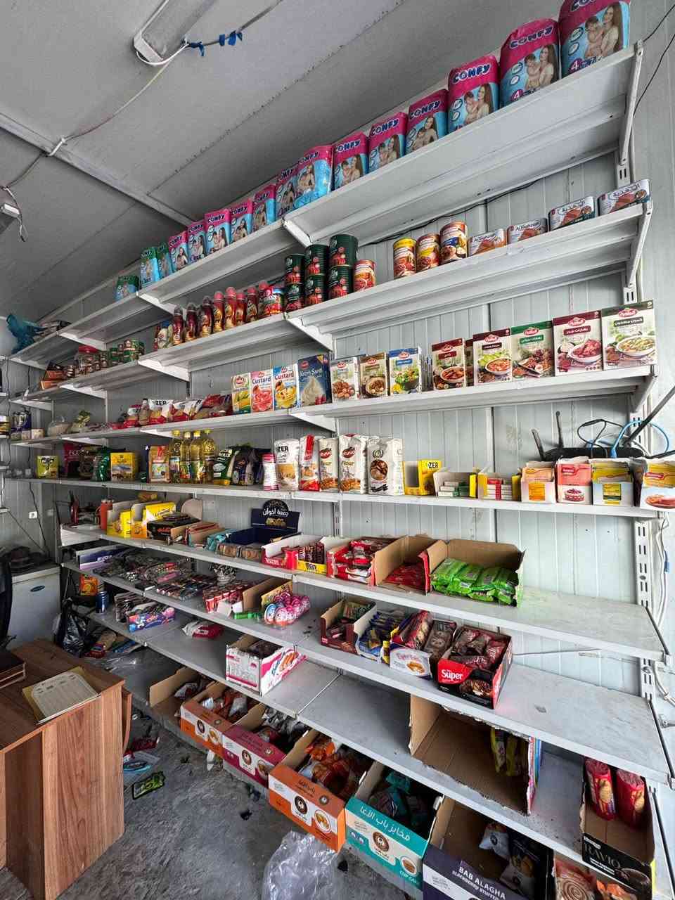 مكلف بالنشر 
خويه عندي محل بشارع العطار الخدمي
يمك مدارس اثنين وبنايات كبالك 
أربع برادات و٢ مجمدات
كامرات وشاشه 
وسبلت 
خويه كلفني ٦
٢ونص أبيعه قفله
إيجاره 400 يعني متلكه هيج ايجار بل عطار 
اني لو ما عمليت ابويه ما بيعه
***********
بس واتساب
