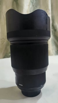 عدسة ٨٥مم • فتحة f/1.4 • بوكيه قوي