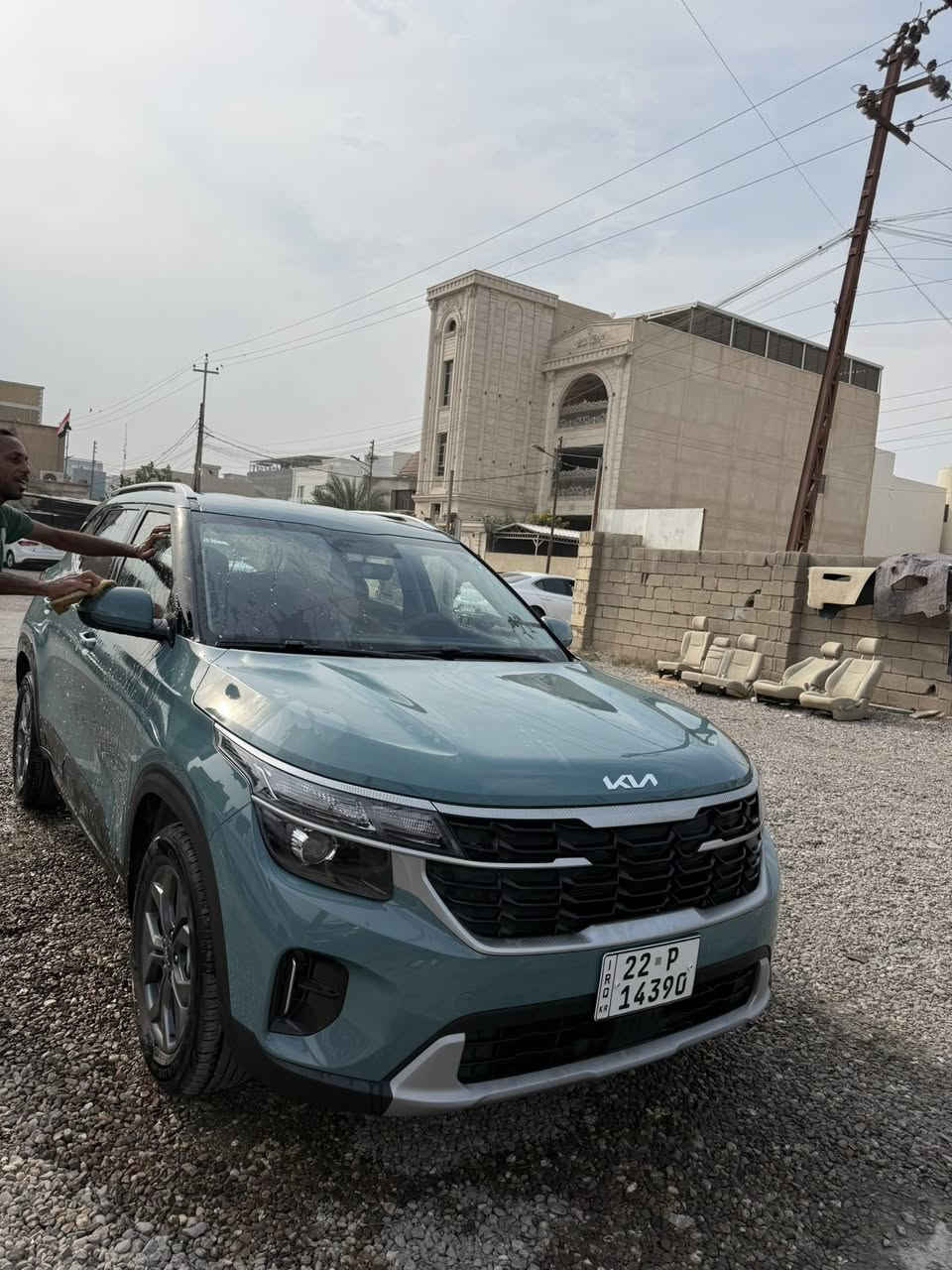 سلام عليكم كيا سليتوس موديل 2025 خليجي مكفولة كفالة عامة بيها فقط رصعة بالمدكر مامبينة كلش خفيفة   الامامية ماشية 11 الف بعدها جديدة ونضيفة معروفة مواصفاتها رقم اربيل تحويل او وكالة 
مكاني بصرة 
السعر 183 وبيها مجال 
***********
