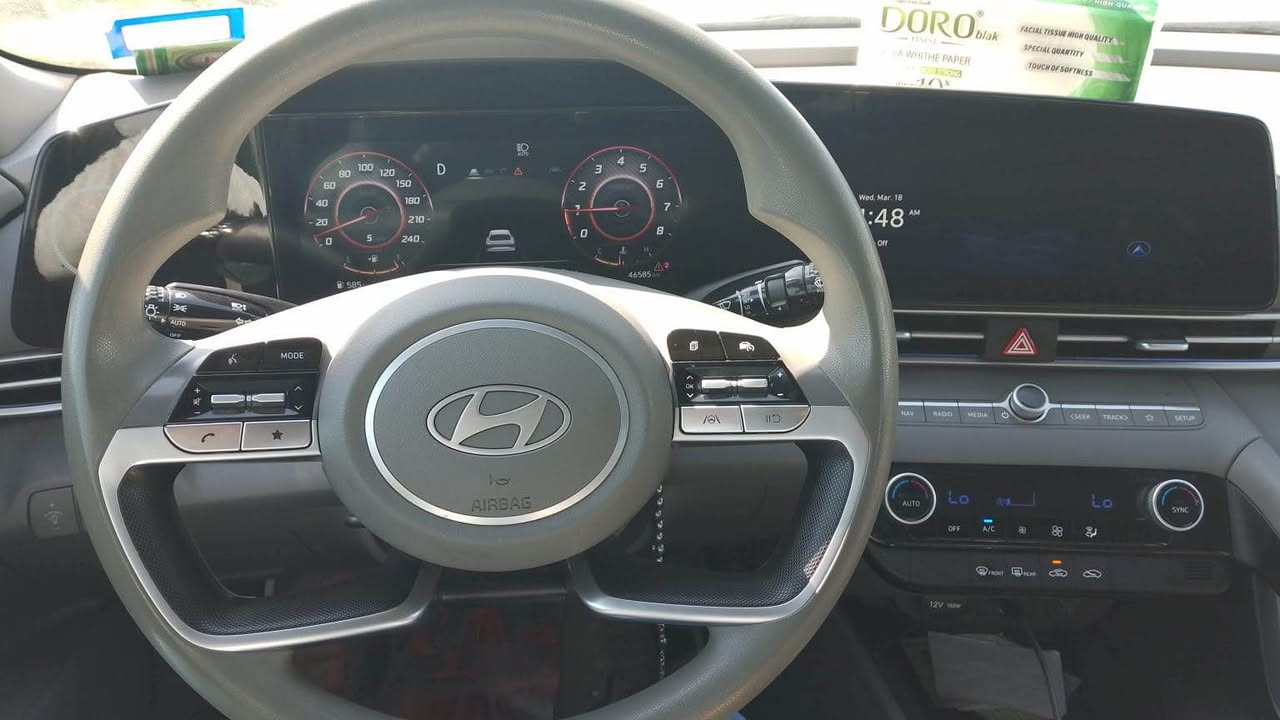 سياره النترا 2024 بيها قطعتين باب سائق خلفي جاملغ هيلال سحرە160$ *********** أربيل, العراق
