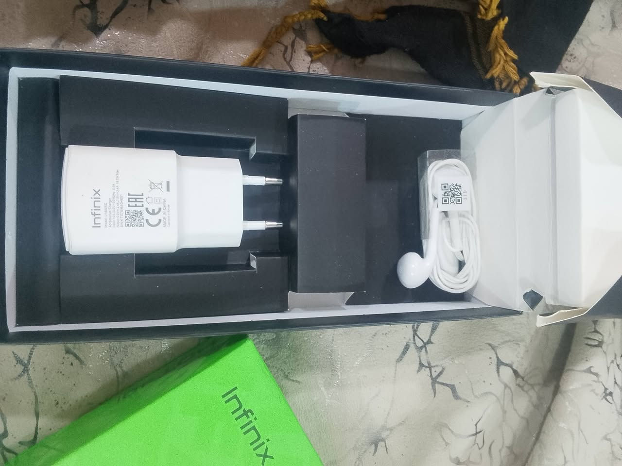 سلام عليكم
جهاز انفنكس هوت40 لبيع جديد ما مستخدم شي قليل ذاكرته 256 انضف من صور جهاز ما مفتوح مكان الطابي 
رقمي ***********
